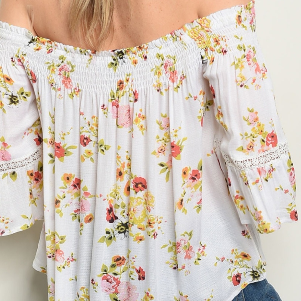 Last White Floral Blouse - Picture 3 of 4